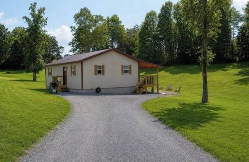 Keslers Cross Lanes House | Lakeside Escape in Peaceful Summersville WV