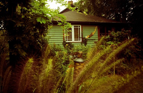 Lakeside Cottage | Lakeside Grove Cottage - Perfect Lakeside Village/Beach Location