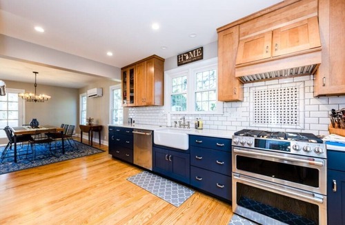 Lakeside Cottage | Lakeside Home Walking Distance To Association Beach!