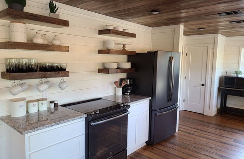 Mena Cabin | Lakeside | Hot Tub | Kayaks | Fishing