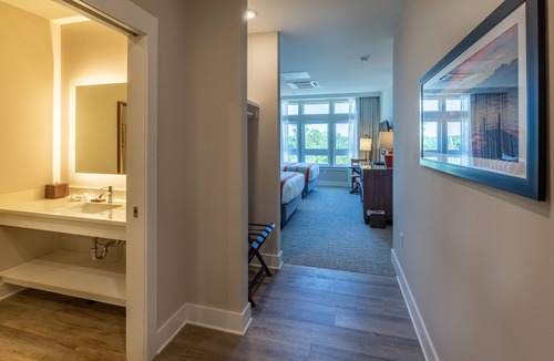 Seneca Hotel | Lakeside Lodge Clemson