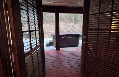 Franklin Cabin | Lakeside Lovers Cabin sauna/hot tub option LL1