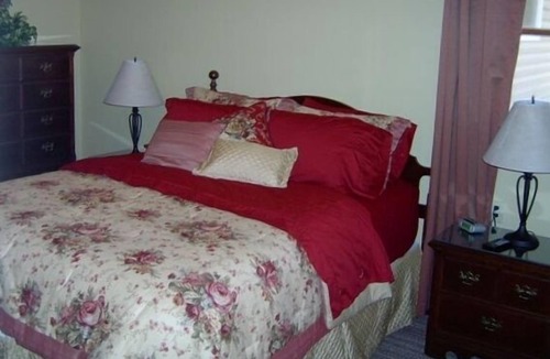 Cedar Cliff House | Lakeside Luxury Lakefront Chatuge Lake Vacation Rental Home with Covered Dock.
