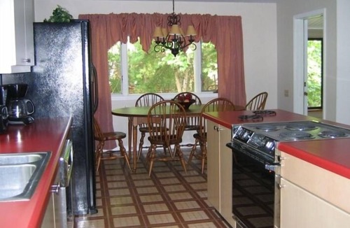 Cedar Cliff House | Lakeside Luxury Lakefront Chatuge Lake Vacation Rental Home with Covered Dock.
