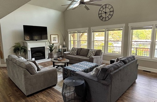 La Follette House | Lakeside Oasis - Dock and boat slip, No-wake zone, Fire pit, Fiber-optic WiFi