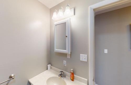 High Point House | Lakeside Park - Spacious pet friendly house w/hot tub, kayaks, air hockey, deck & patio