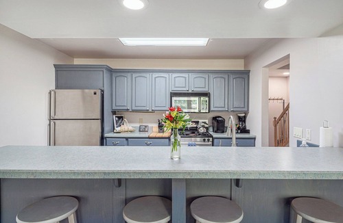 East Jordan House | 🌼 Lakeside Retreat: 2BDR Lakeview Townhome ➠ #3