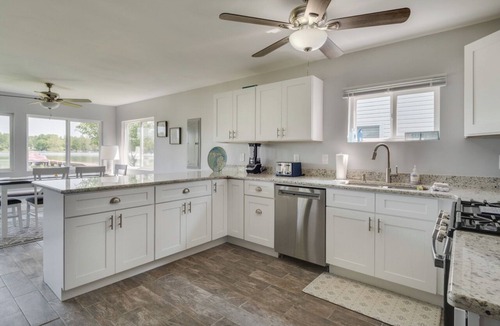 Kendall House | Lakeside Retreat on South Scott Lake – Pet Friendly | Sleeps 8