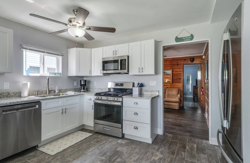 Kendall House | Lakeside Retreat on South Scott Lake – Pet Friendly | Sleeps 8