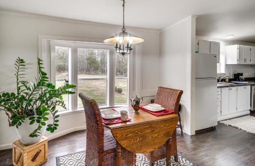 McNeill House | Lakeside Retreat w/Yard: Quiet Mississippi Cabin