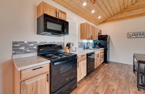 Somerset Cabin | Lakeside Views! Somerset Escape 1 Mi to Boat Ramp