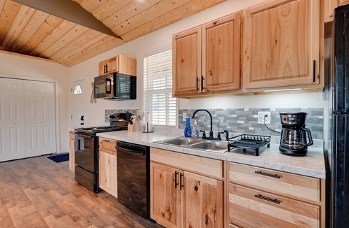 Somerset Cabin | Lakeside Views! Somerset Escape 1 Mi to Boat Ramp