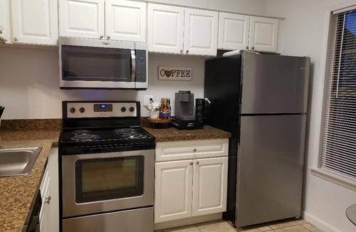 Clinton Township House | Lakeview Cozy Townhouse - 5 min from Hall Road
