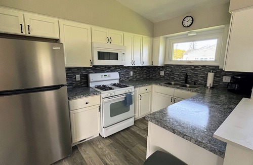 Fremont Cottage | Lakeview Getaway: Steps away from park, public beach and boat launch