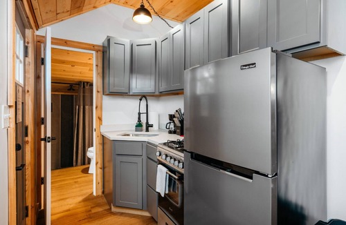 Mayfield Cottage | Lakeview King Suite-Sauna-Hot Tub-Pontoon Rentals!