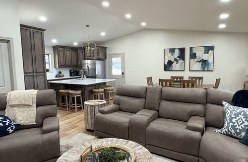 Mammoth Cave House | Lakeview Landing - Newly Remodeled Beautiful Lakefront Home With Dock