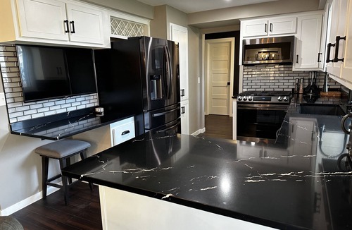 Ashwaubenon House | Lambeau Walk, Tailgate Garage with Hibachi-Style Grilling Patio