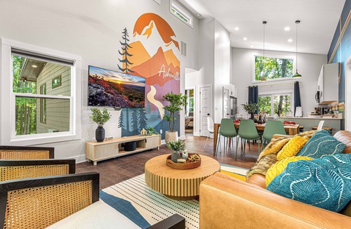 Candler House | Lamplighter House - Hot Tub, Firepit, Sauna & Games 15-min from Asheville, NC