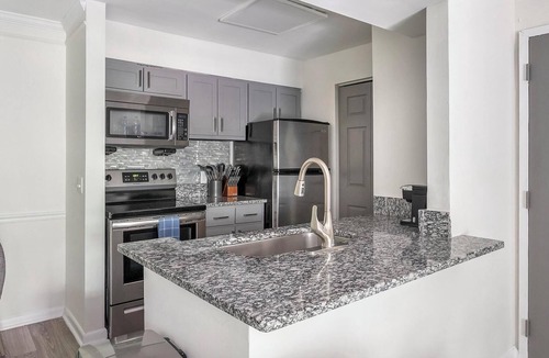 Green Hills Apartment | Landing | Amazing 1BD, Gym, Pool