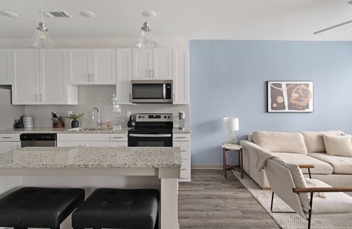 Hurwood Heights Apartment | Landing | Amazing 1BD, Gym, Pool
