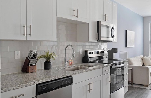 Hurwood Heights Apartment | Landing | Amazing 1BD, Gym, Pool