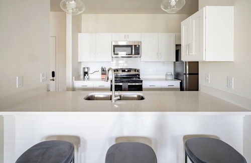 Bellview Apartment | Landing | Amazing 2BD, Gym, Pool
