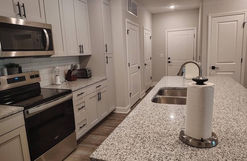 Newberry Apartment | Landing | Amazing 3BD, Pool, Gym