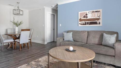 Eureka Apartment | Landing Apartments - The Legends on the Park