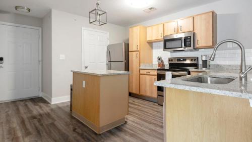 Eureka Apartment | Landing Apartments - The Legends on the Park