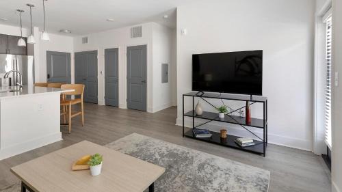 Crestline Heights Apartment | Landing Apartments - Station at Crestline