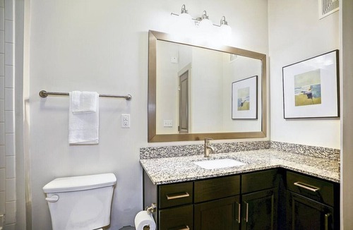 Crestline Heights Apartment | Landing at 4700 Colonnade - 1 Bedroom in Overton