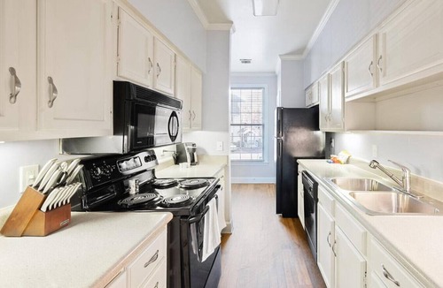 Green Hills Apartment | Landing at Chowning Square - 2 Bedrooms in Green Hills