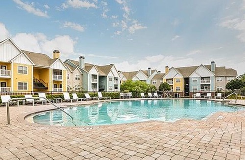 Jacksonville Apartment | Landing at Oaks at Normandy - 3 Bedrooms in Rolling Hills