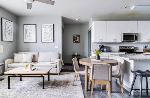 University District Apartment | Landing at The Nine @ Memphis - 4 Bedrooms in U.