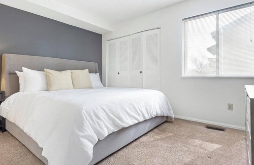 Ballwin Apartment | Landing at Waterford Manors - 2 Bedrooms in Valley Park