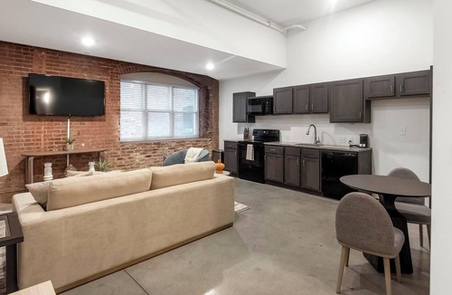 Downtown Memphis Apartment | Landing | Beautiful 1BD, Courtyard, Gym