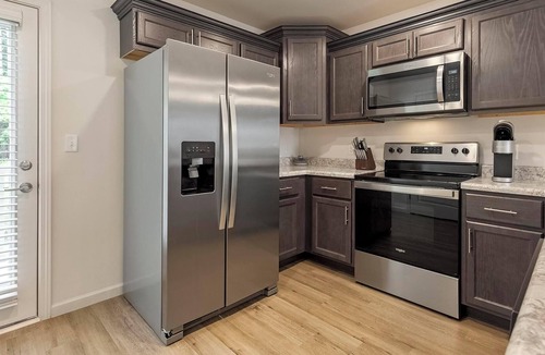 Lyman Apartment | Landing | Beautiful 2BD, Gym, Pool