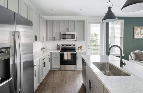 Brentwood Apartment | Landing | Beautiful 2BD, Clubhouse, Gym