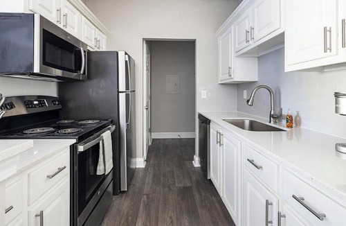 McDonough Apartment | Landing | Beautiful 2BD, Tennis Court, Yoga Studio