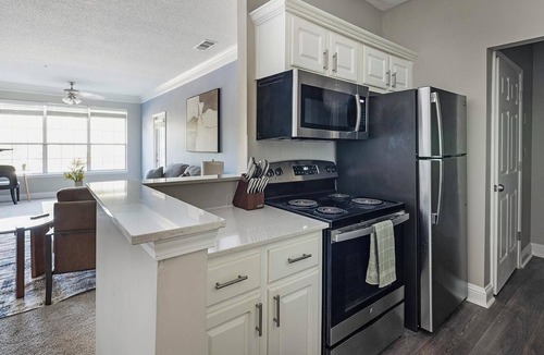 McDonough Apartment | Landing | Beautiful 2BD, Tennis Court, Yoga Studio