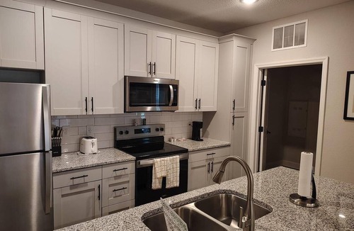 Newberry Apartment | Landing | Beautiful 2BD, Pool, Gym