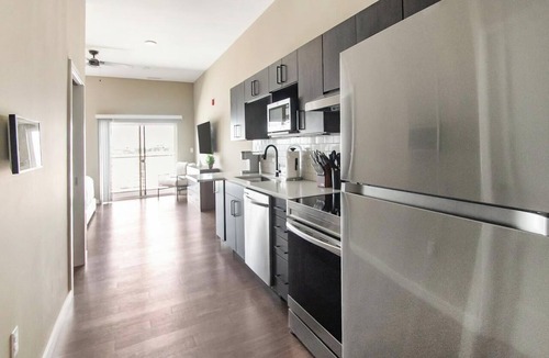 Springfield Apartment | Landing | Beautiful Studio, Rooftop Lounge, Gym