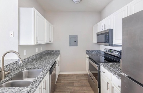 Murfreesboro Apartment | Landing | Beautiful 1BD, Gym, Clubhouse