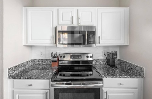 Murfreesboro Apartment | Landing | Beautiful 1BD, Clubhouse, Gym