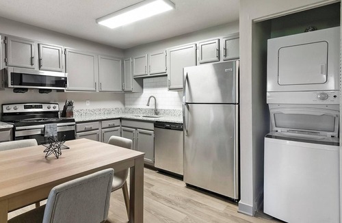 Huntsville Apartment | Landing | Chic 1BD, Gym, Pool