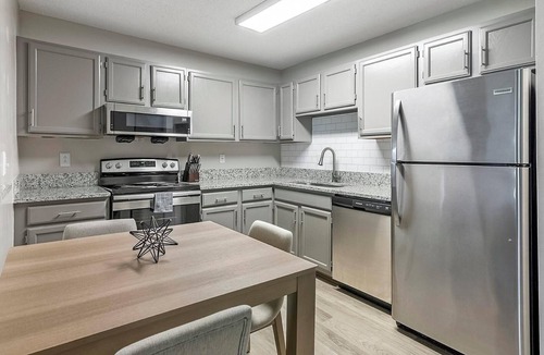Huntsville Apartment | Landing | Chic 1BD, Gym, Pool