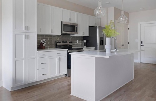 Oakwood Apartment | Landing | Chic 1BD, Pool, Gym