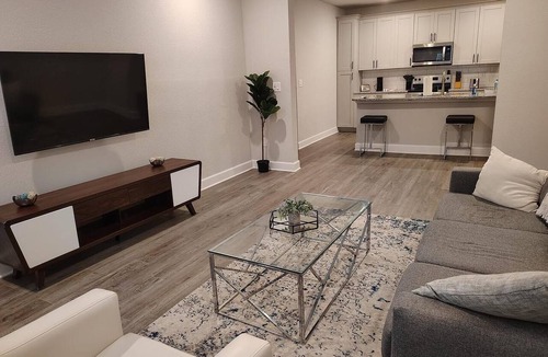 Newberry Apartment | Landing | Chic 2BD, Gym, Pool