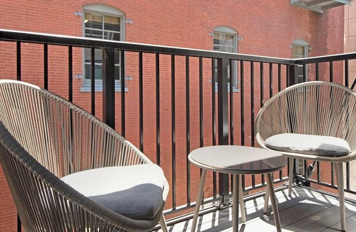 Downtown St. Louis Apartment | Landing | Chic Studio, Courtyard, Clubhouse