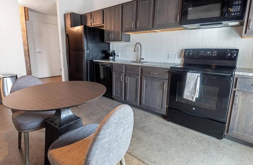 Downtown Memphis Apartment | Landing | Incredible 1BD, Courtyard, Gym
